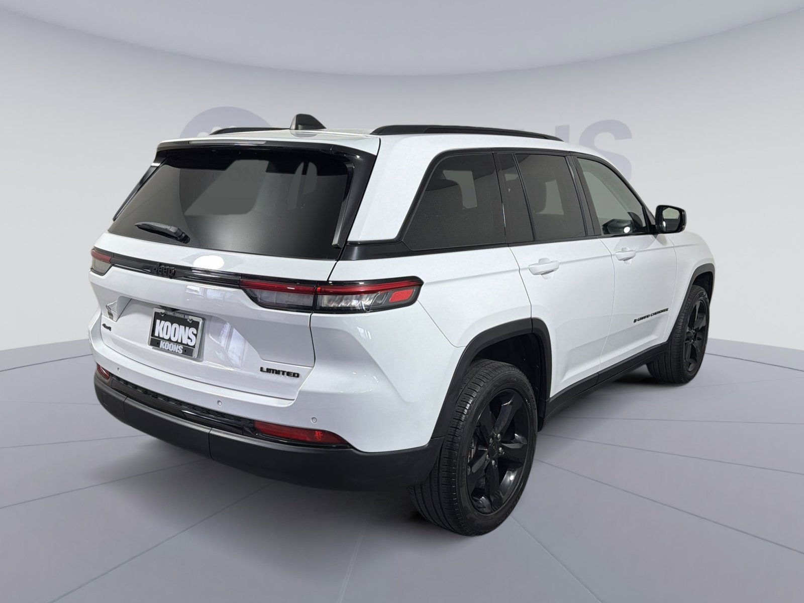 Used 2023 Jeep Grand Cherokee Limited w/ Black Appearance Package image 7