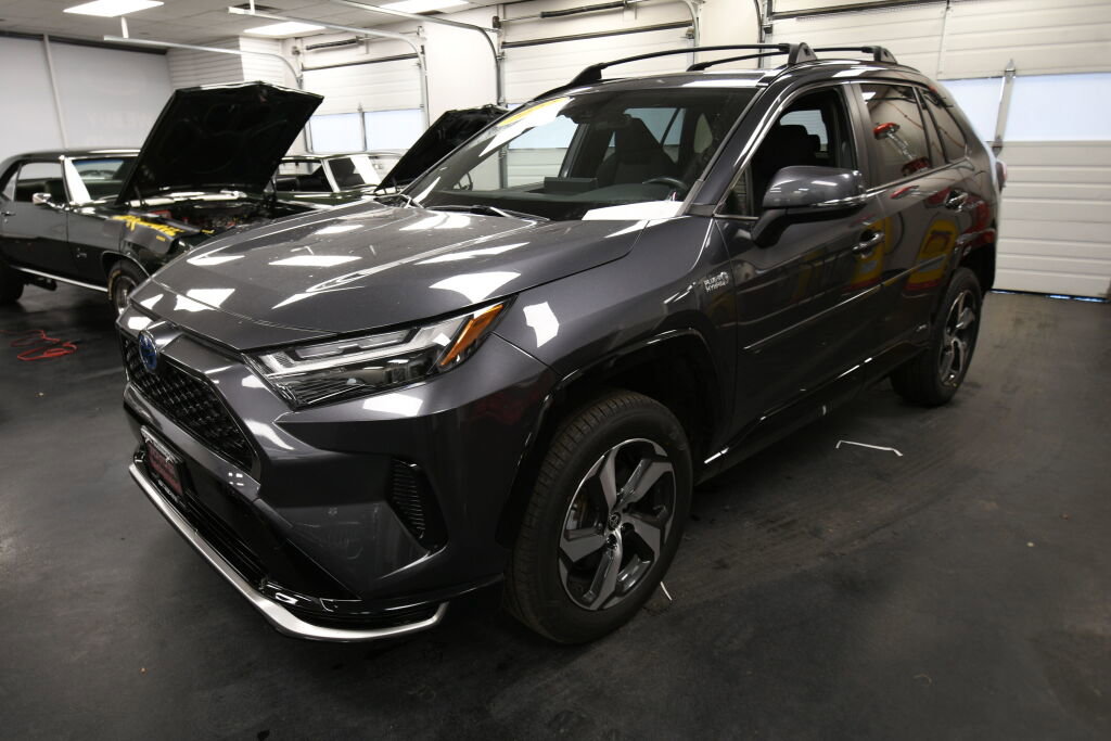 Certified 2023 Toyota RAV4 SE image 3