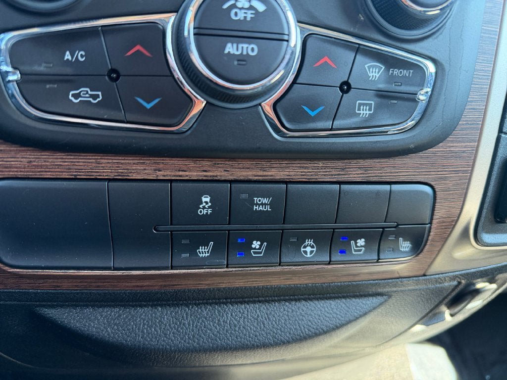 Used 2018 RAM 1500 Laramie AWD/4WD image 32