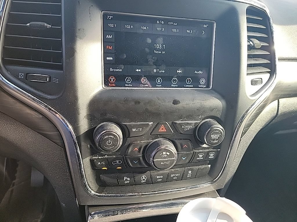 Used 2020 Jeep Grand Cherokee Laredo AWD/4WD image 25