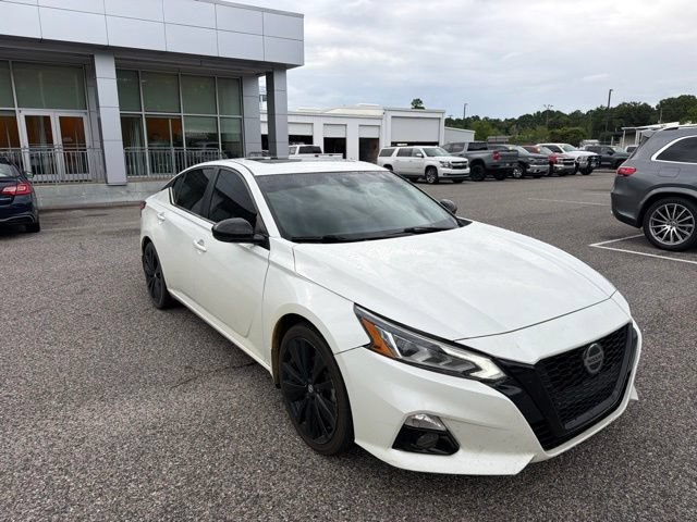Used 2022 Nissan Altima 2.5 SR w/ Midnight Edition Package FWD image 3