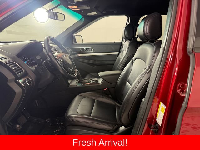 Used 2016 Ford Explorer XLT w/ Equipment Group 202A AWD/4WD image 13