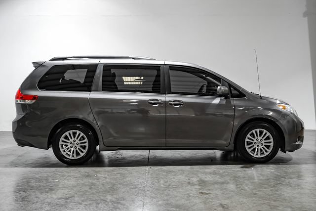 Used 2012 Toyota Sienna XLE FWD image 10