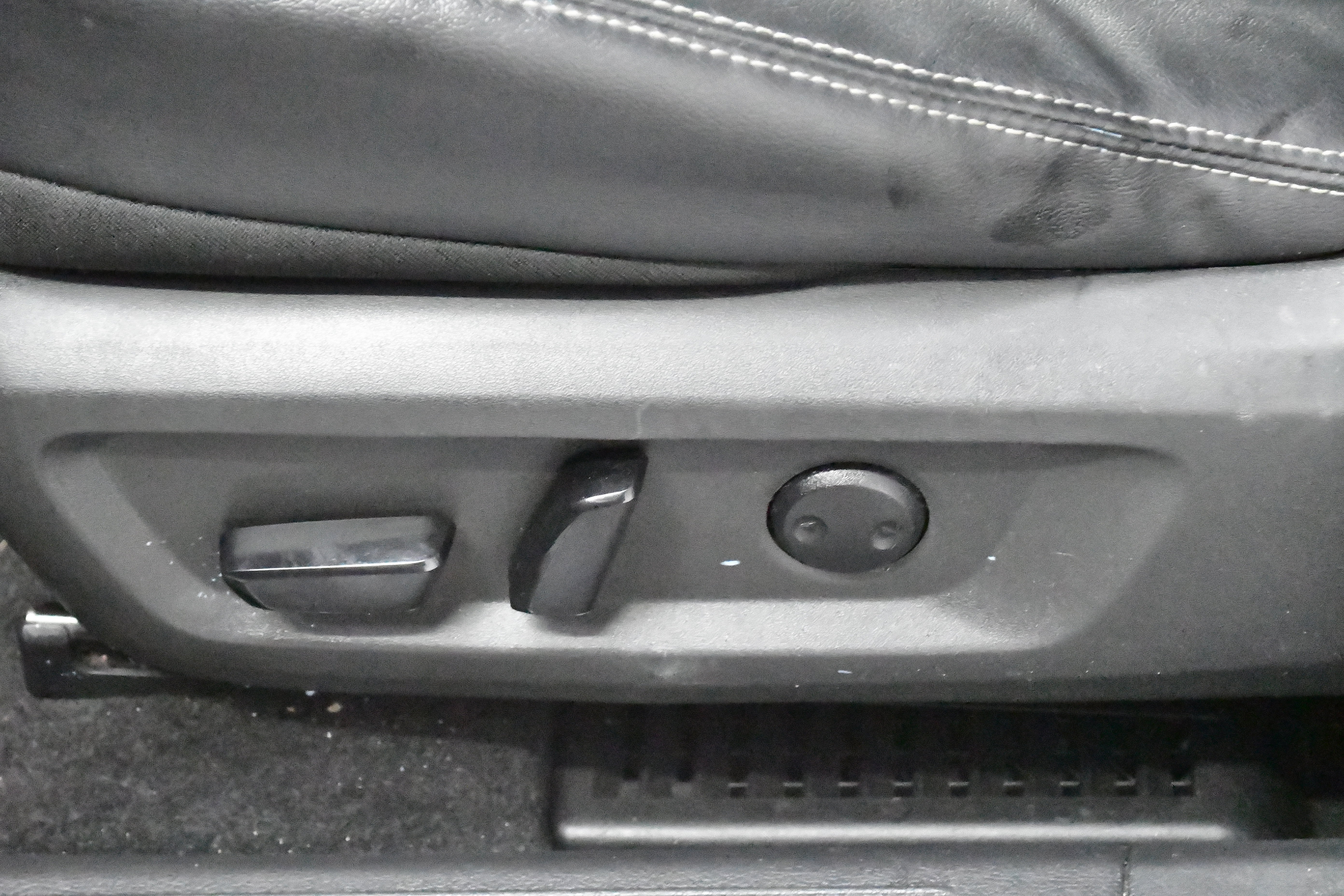 Used 2023 Nissan Rogue SL w/ SL Premium Package image 13