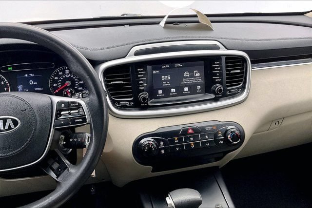 Used 2019 Kia Sorento FWD image 5