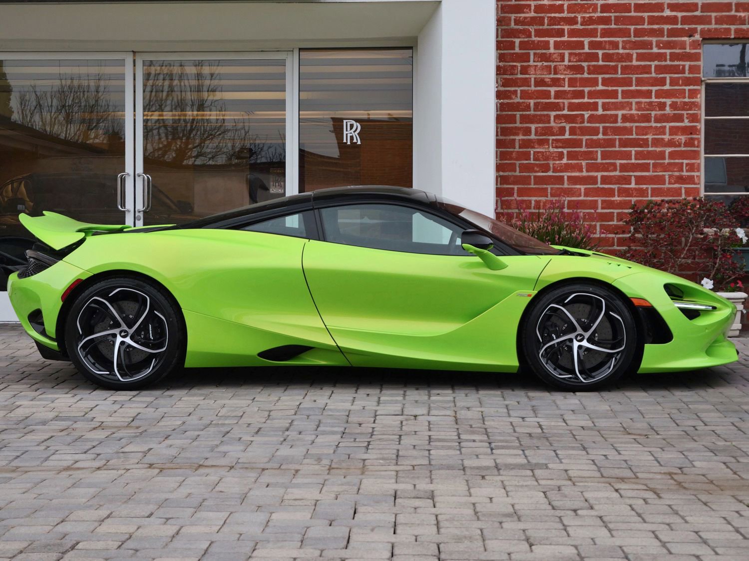 Used 2024 McLaren 750S RWD image 3