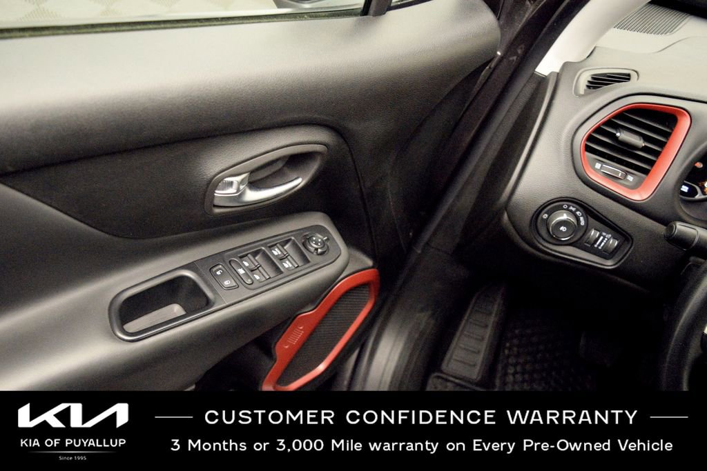 Used 2018 Jeep Renegade Trailhawk AWD/4WD image 27