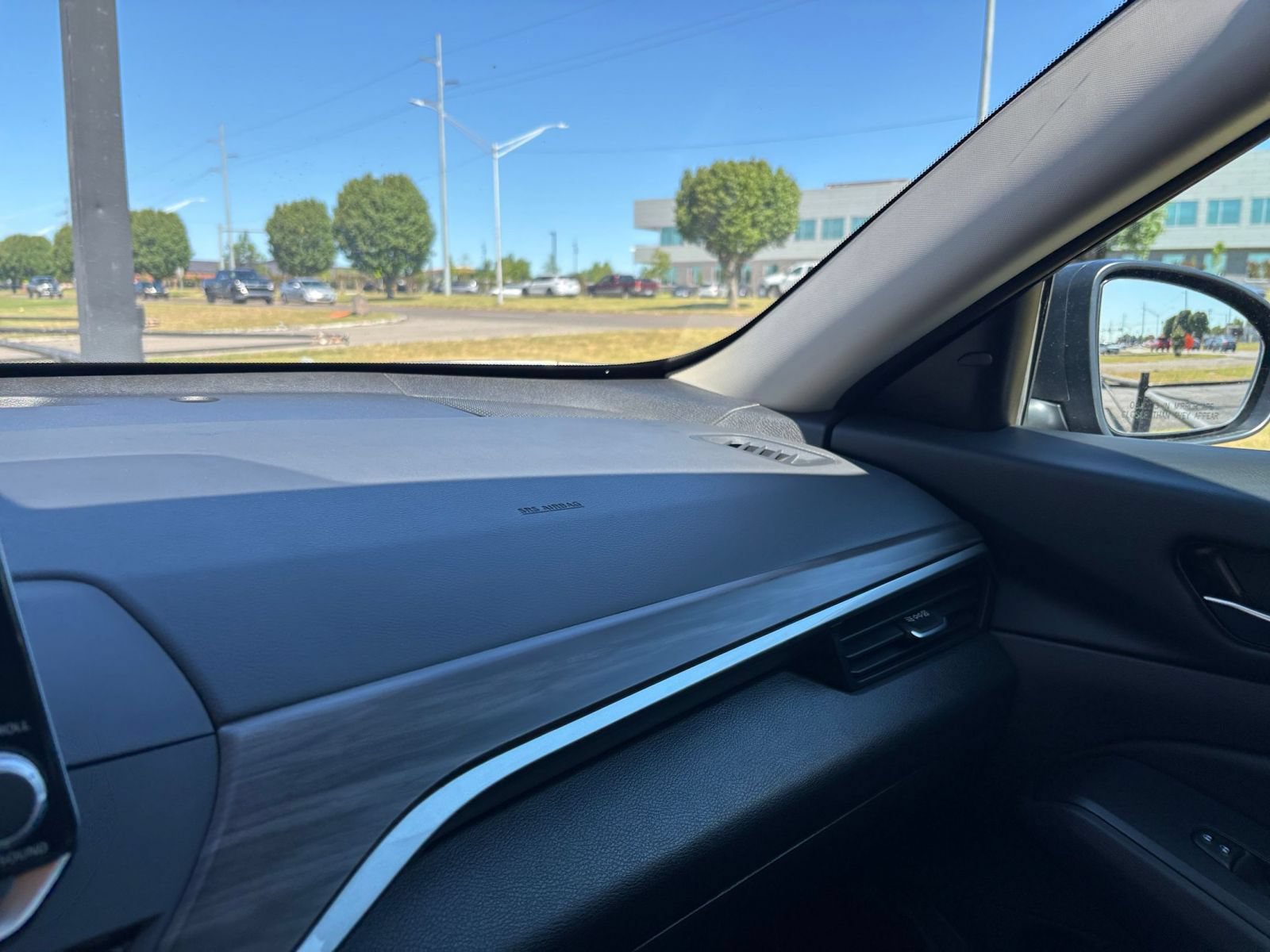 Used 2025 Nissan Altima 2.5 SV FWD image 35