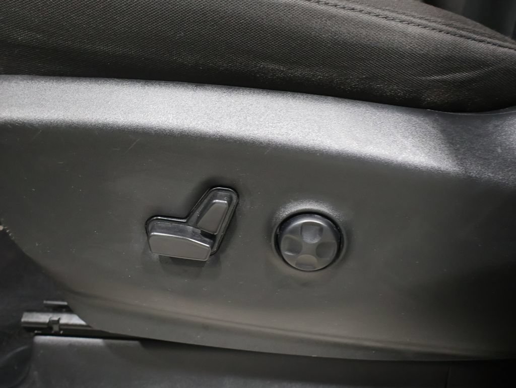 Certified 2023 Chrysler Voyager LX FWD image 13