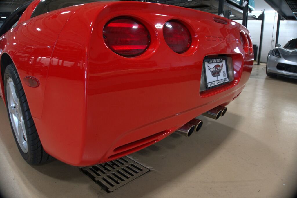 Used 2000 Chevrolet Corvette Coupe w/ Roof Pkg RWD image 19