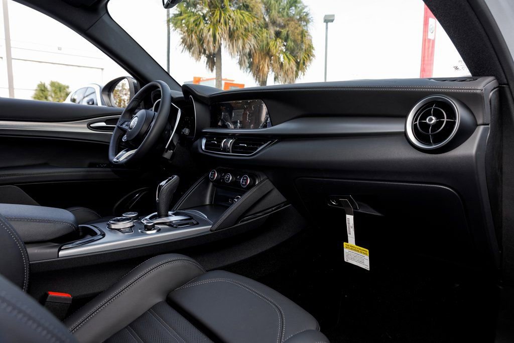 New 2025 Alfa Romeo Stelvio Sprint image 37