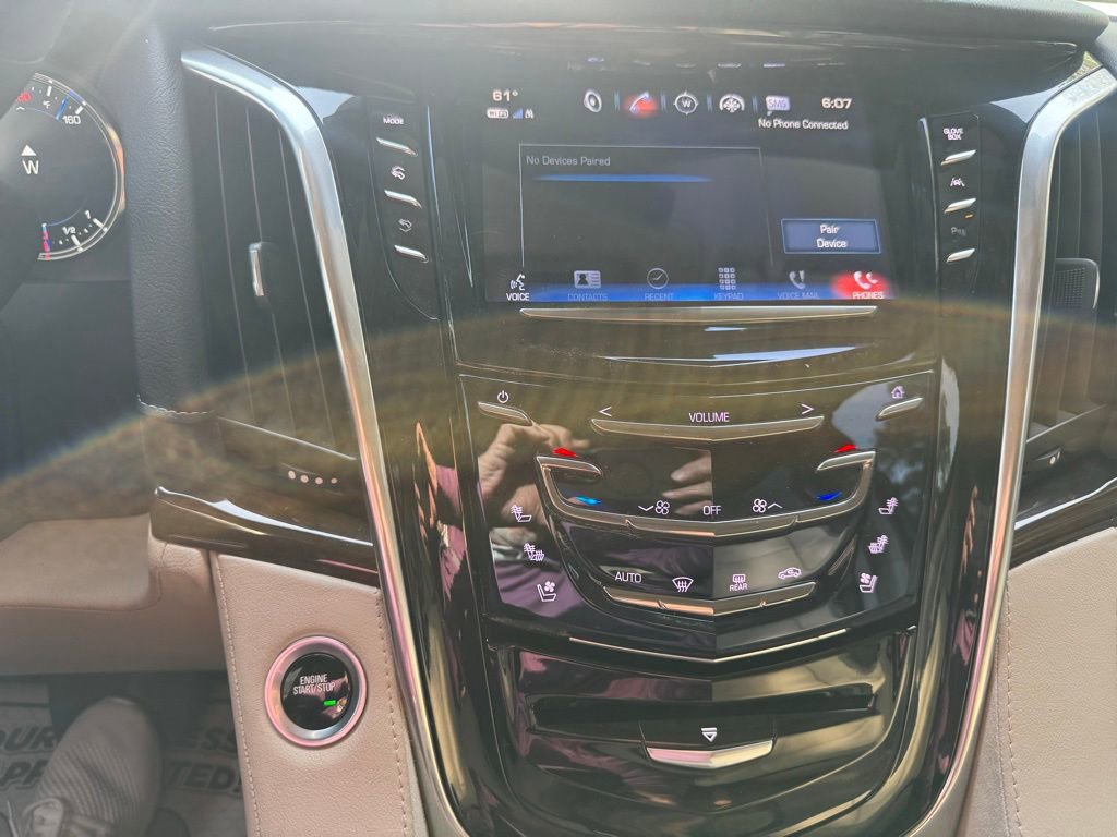 Used 2018 Cadillac Escalade Luxury AWD/4WD image 29