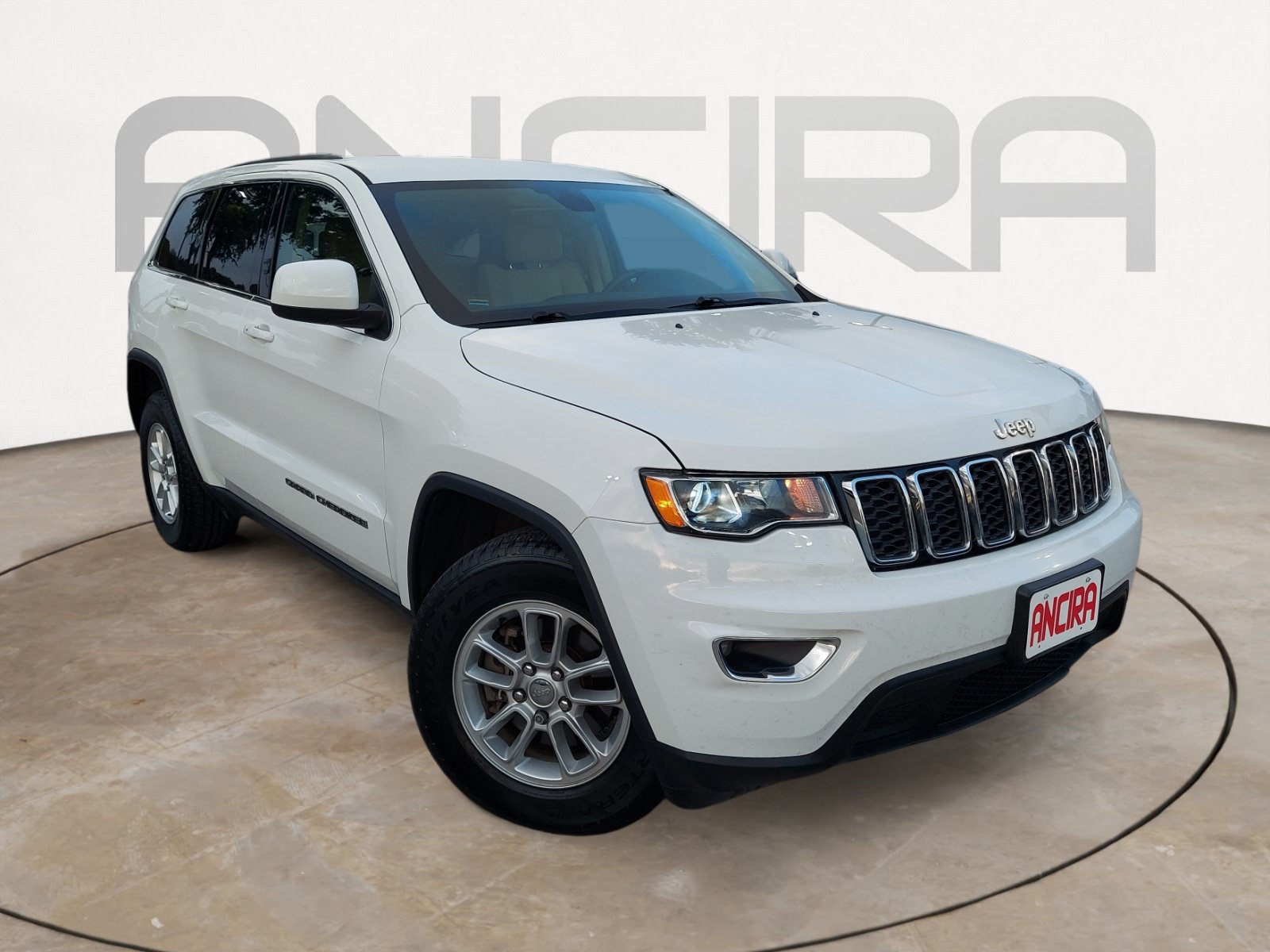 Used 2019 Jeep Grand Cherokee Laredo AWD/4WD image 4