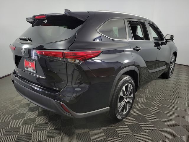 Used 2023 Toyota Highlander XLE FWD image 8