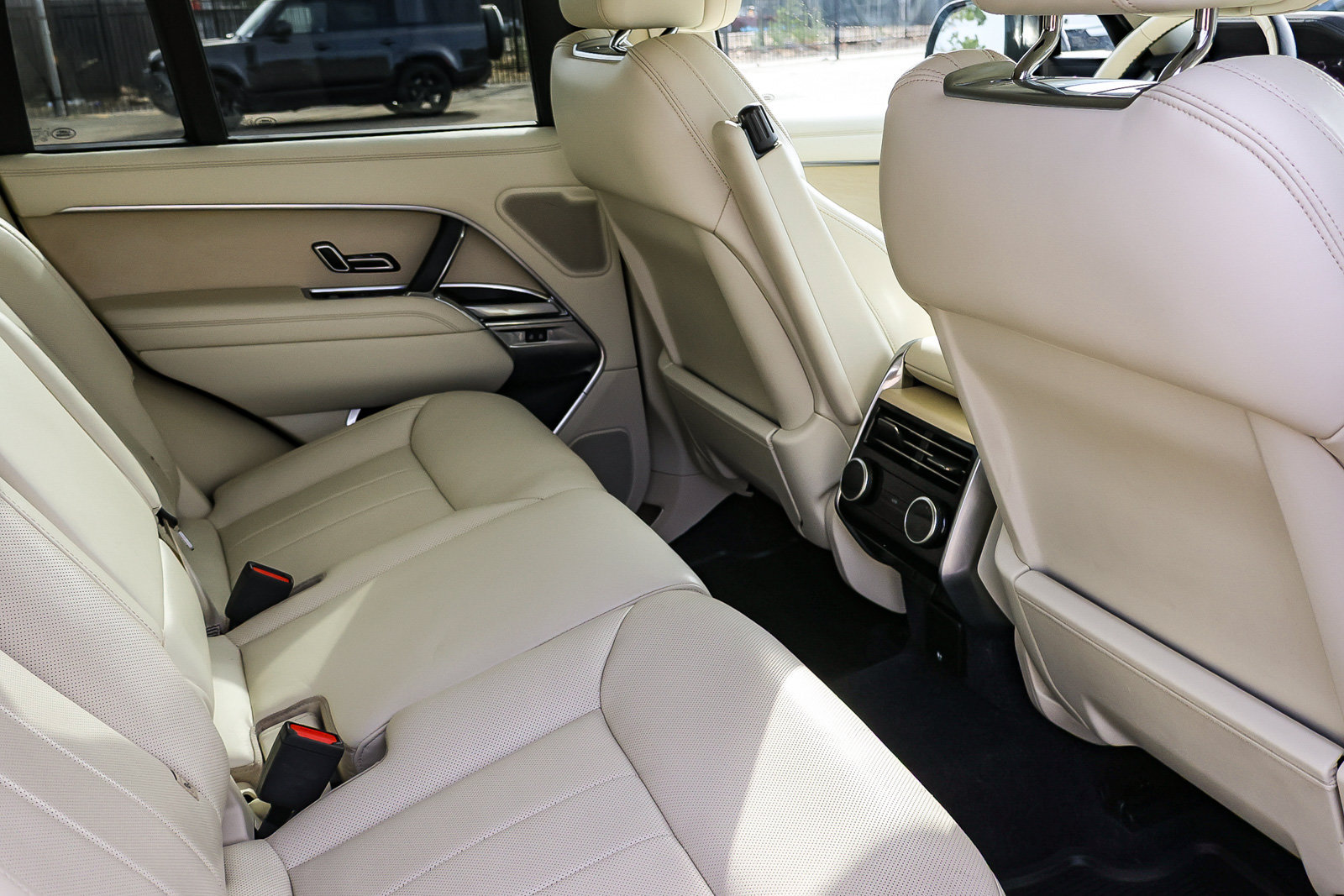 Certified 2024 Land Rover Range Rover SE AWD/4WD image 20