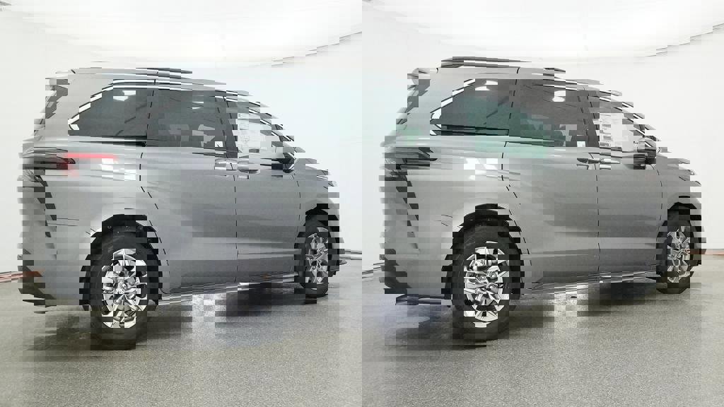 New 2026 Toyota Sienna XLE image 5