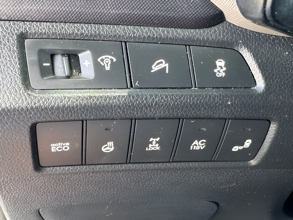 Used 2016 Hyundai Santa Fe Limited w/ Option Group 04 AWD/4WD image 23