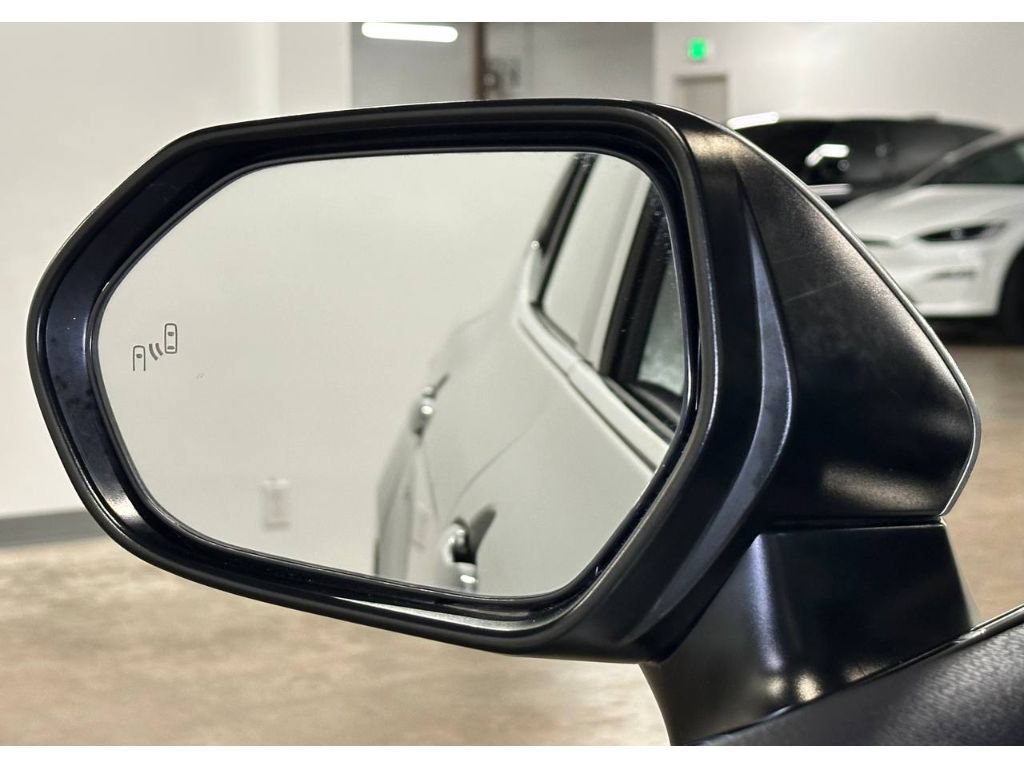 Used 2018 Toyota Camry XLE FWD image 32