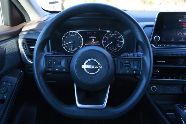 Used 2023 Nissan Rogue SV image 9