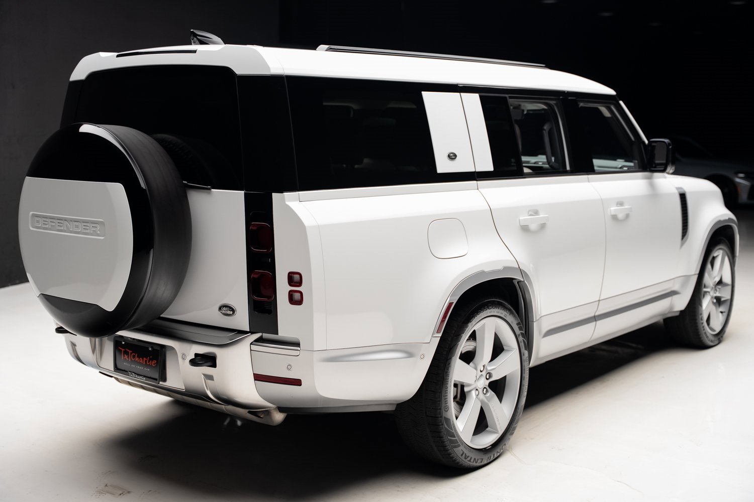 Used 2023 Land Rover Defender 130 First Edition image 34