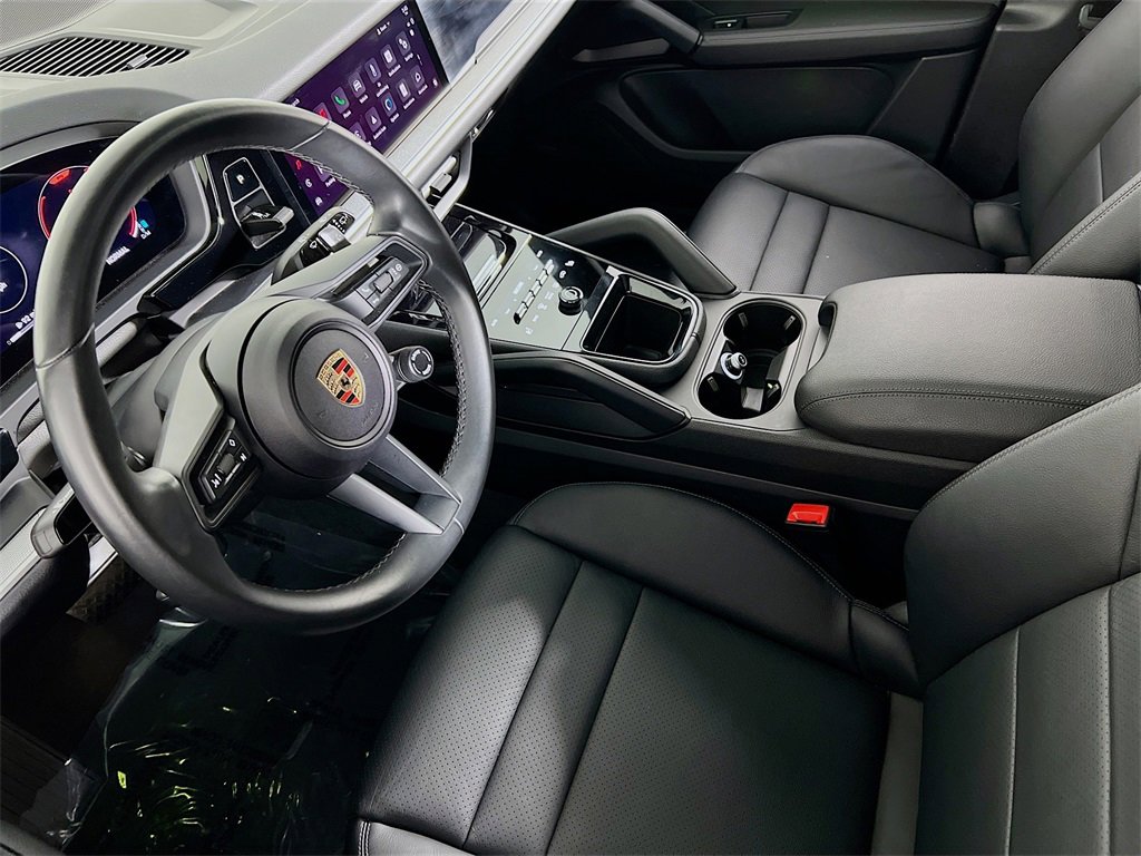 Used 2024 Porsche Cayenne image 22