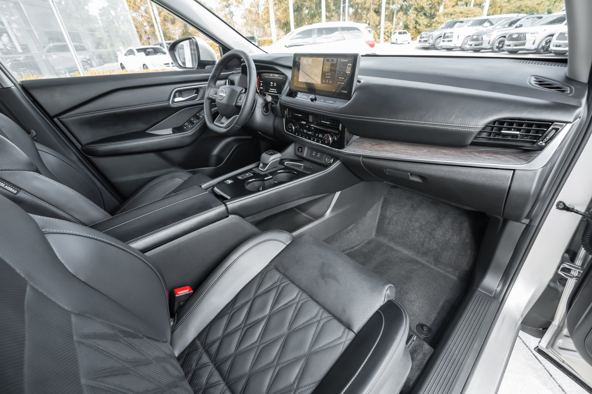 Used 2025 Nissan Rogue Platinum w/ Platinum Premium Package image 42