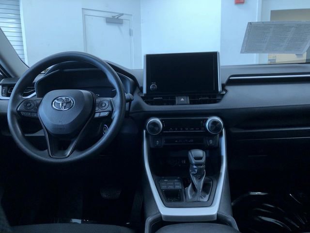 Used 2025 Toyota RAV4 LE image 17