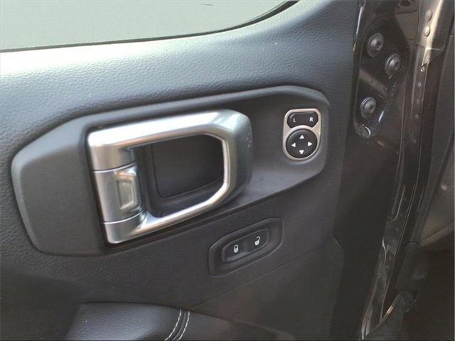 Used 2018 Jeep Wrangler Unlimited Sahara w/ Cold Weather Group image 12