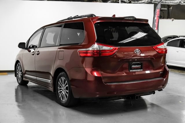 Used 2019 Toyota Sienna XLE Premium FWD image 12