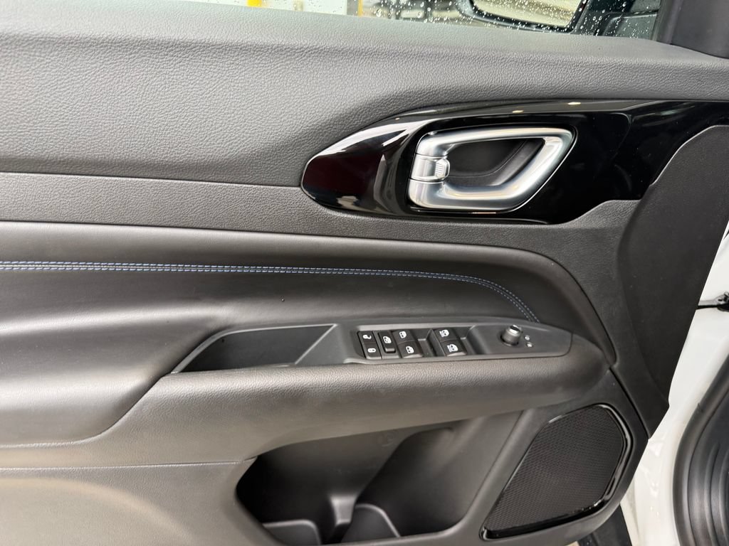 New 2026 Jeep Compass Latitude AWD/4WD image 5
