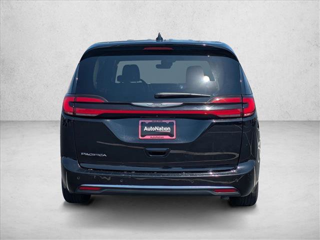 Used 2024 Chrysler Pacifica Touring-L FWD image 7