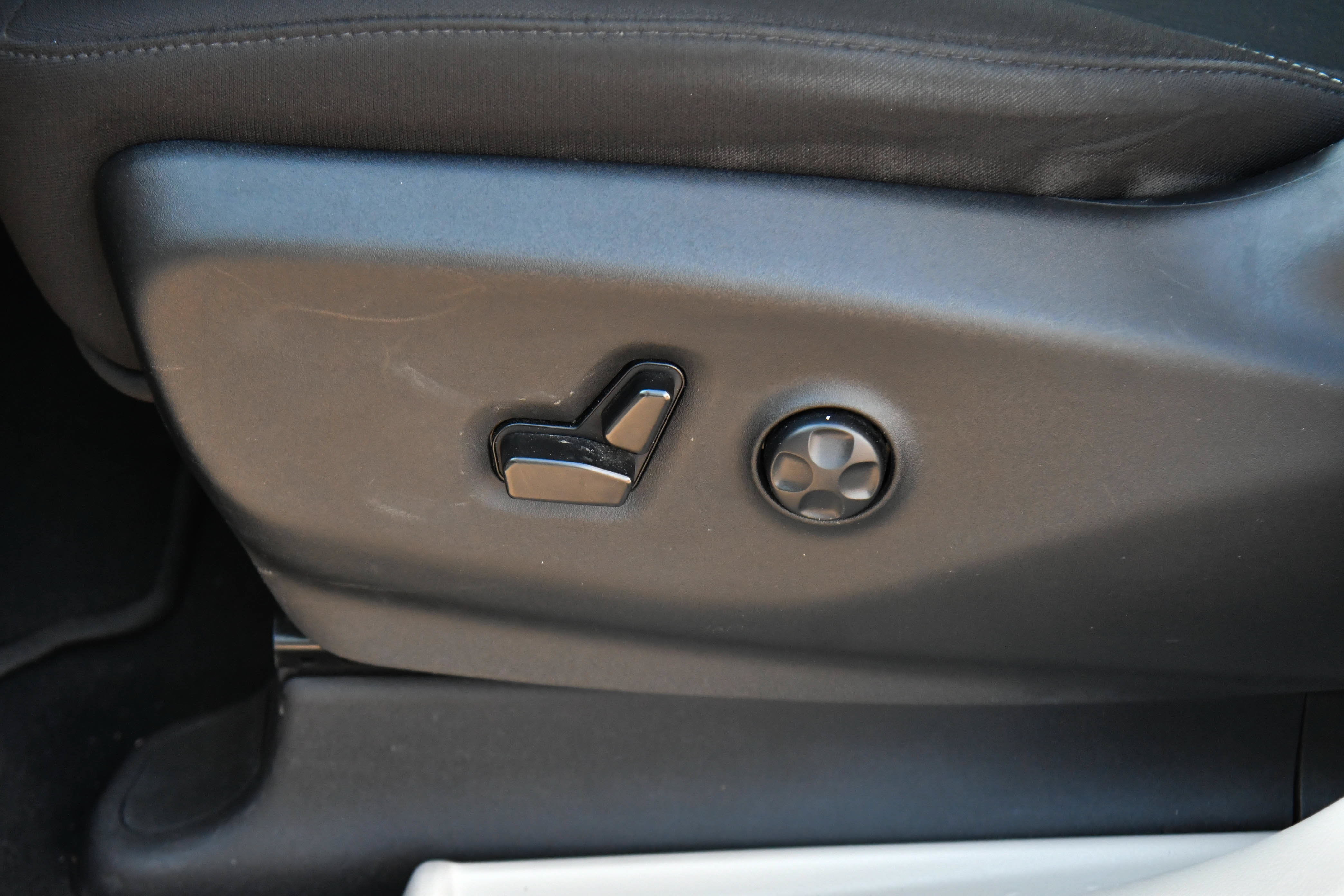 Used 2023 Chrysler Voyager LX FWD image 16