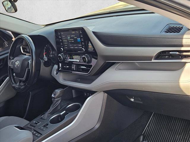 Used 2022 Toyota Highlander LE AWD/4WD image 21