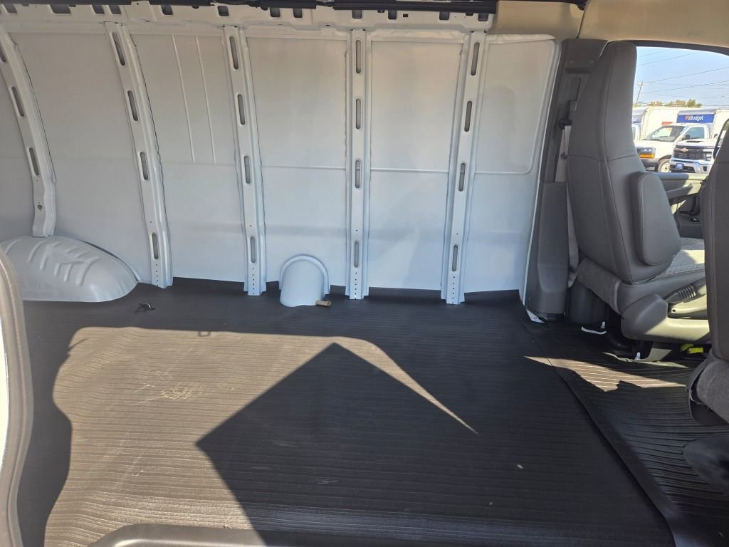 New 2025 Chevrolet Express 2500 Extended w/ Enhanced Convenience Package image 7