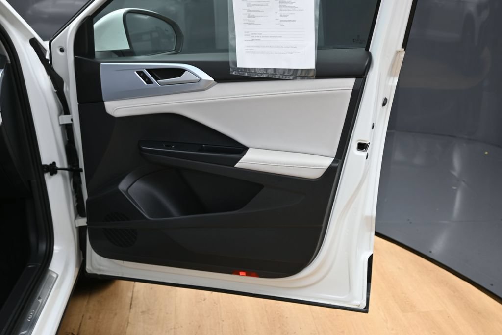 Used 2025 Volkswagen Taos SE FWD image 30