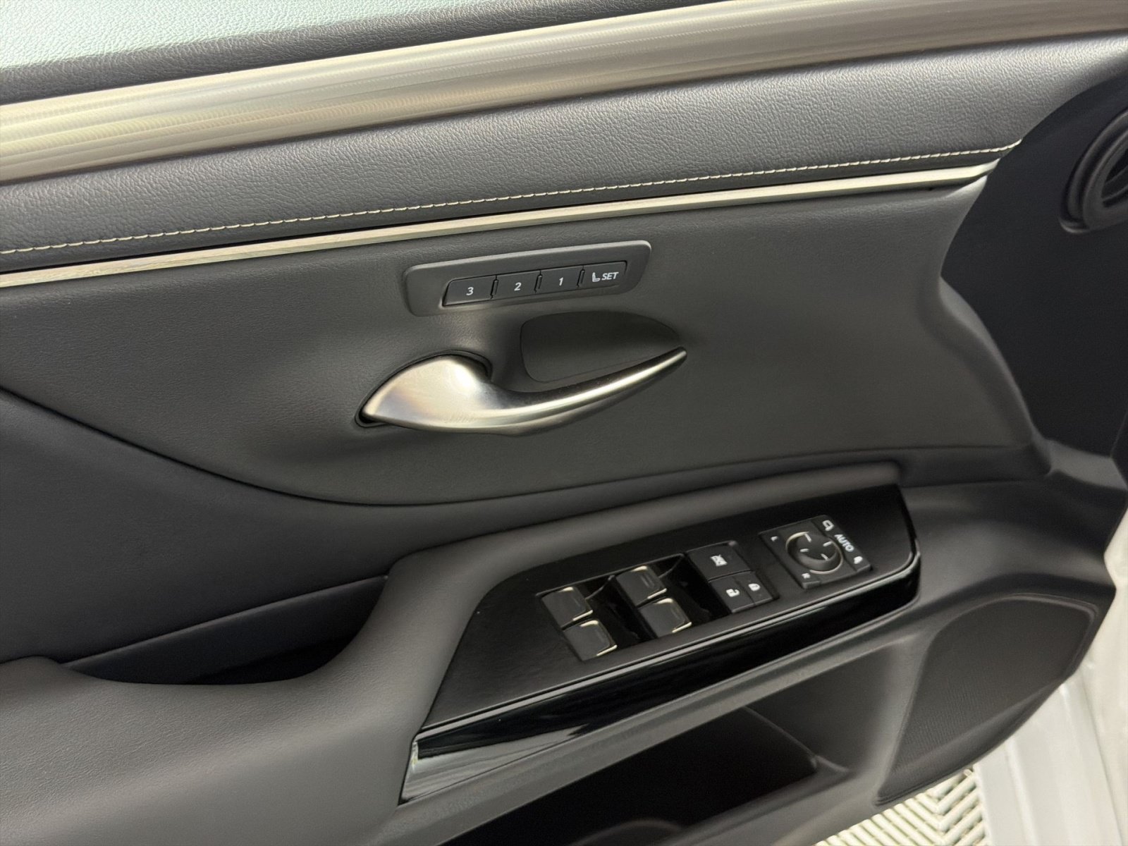 Used 2022 Lexus ES 350 F Sport w/ Accessory Package FWD image 27