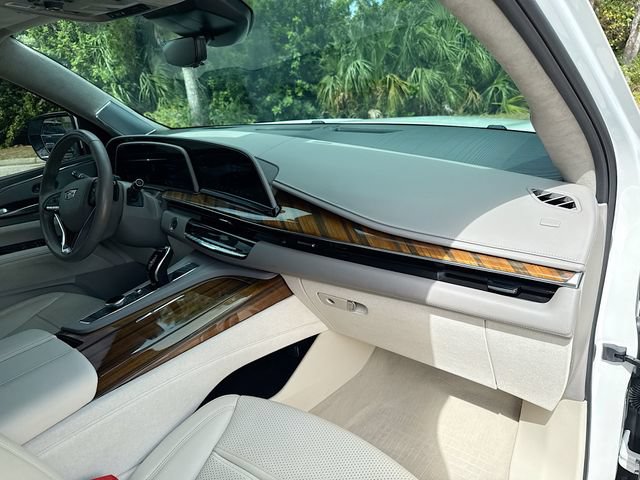 Used 2024 Cadillac Escalade Sport Platinum w/ LPO, ONYX Package AWD/4WD image 11