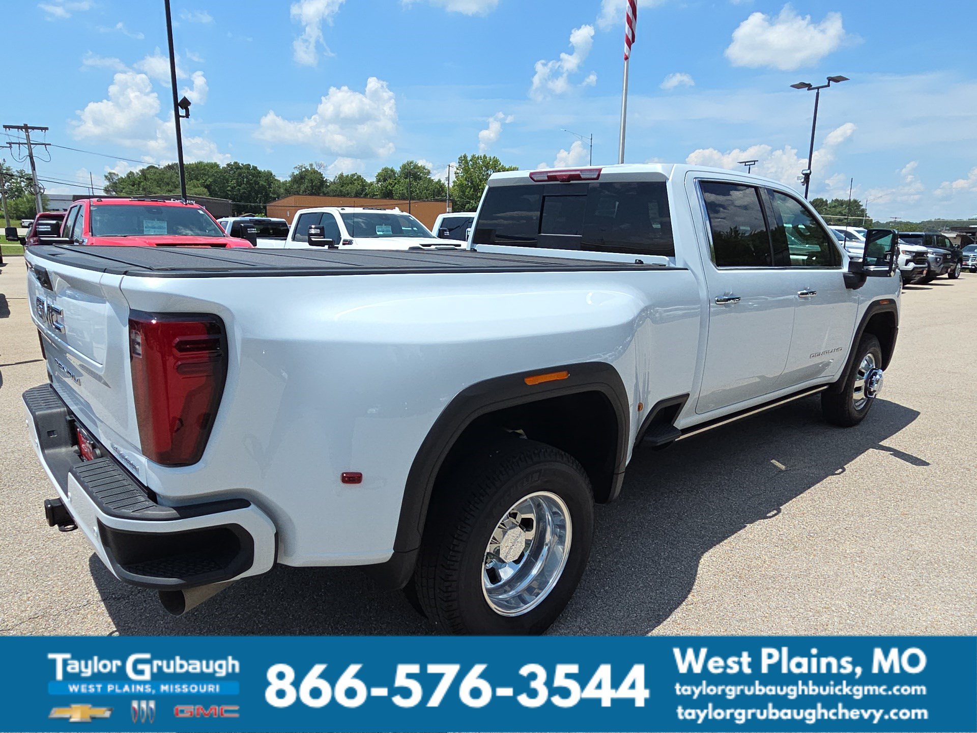 Used 2026 GMC Sierra 3500 Denali Ultimate AWD/4WD image 11
