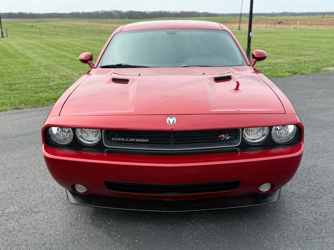 Used 2010 Dodge Challenger R/T image 2