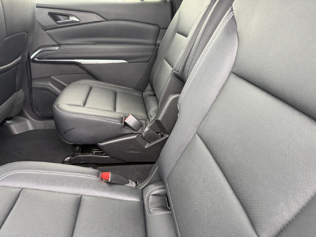 Used 2026 Chevrolet Traverse LT FWD image 23