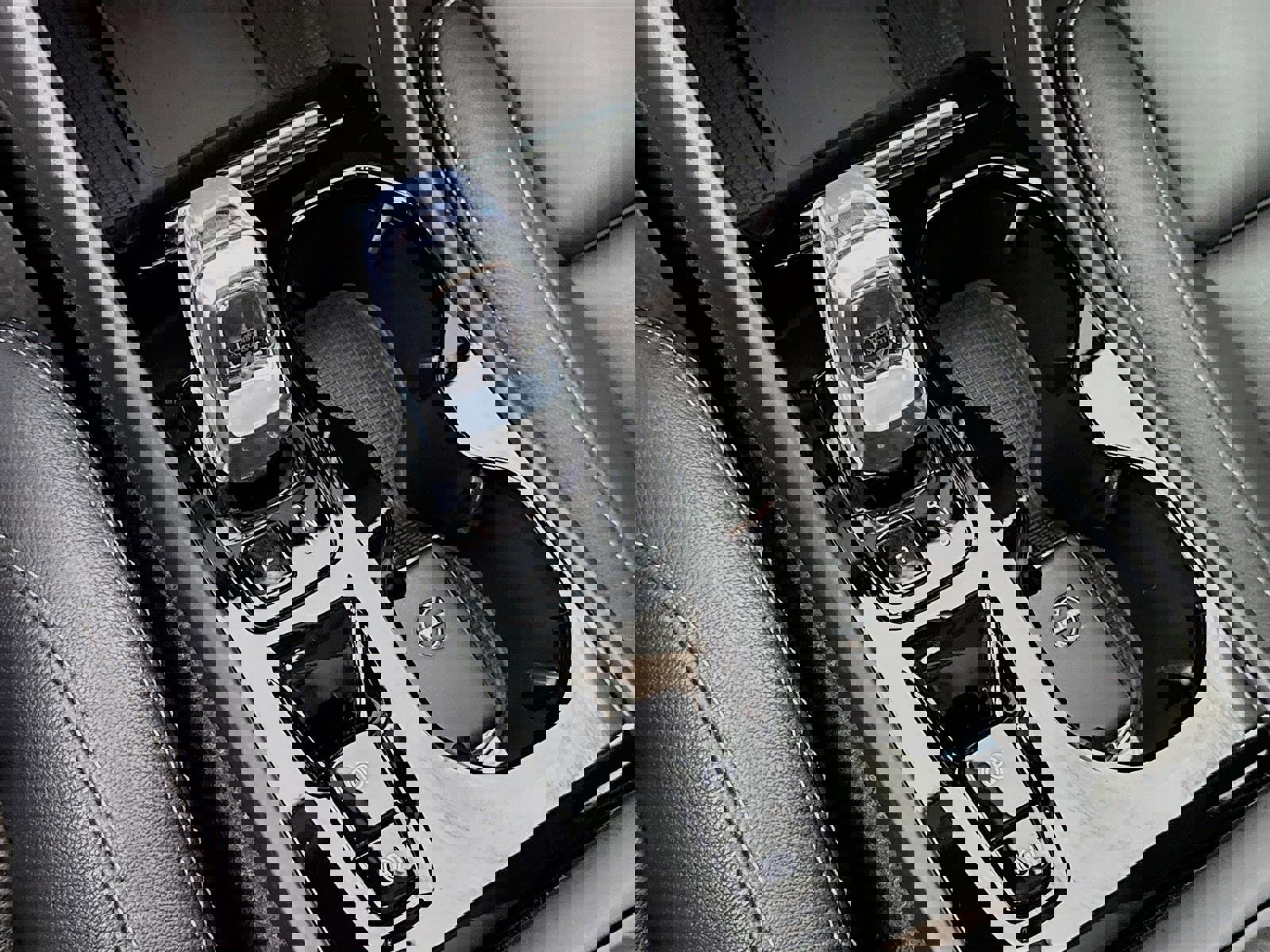 Used 2023 Volvo XC40 B4 Ultimate image 20