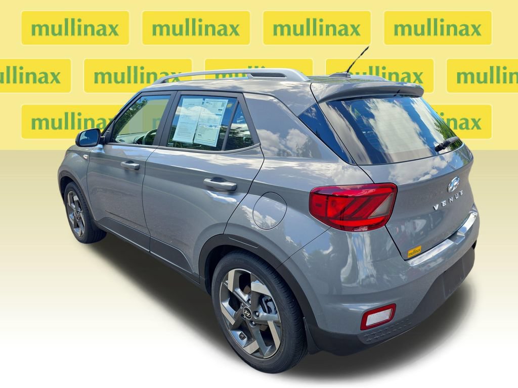 Used 2023 Hyundai Venue SEL FWD image 11