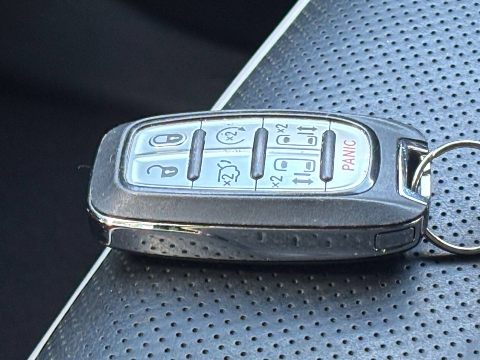Used 2025 Chrysler Pacifica Limited FWD image 21