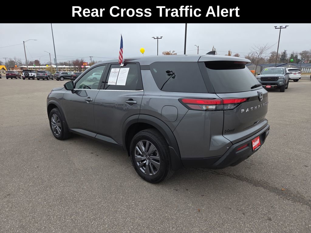 Used 2024 Nissan Pathfinder S image 3