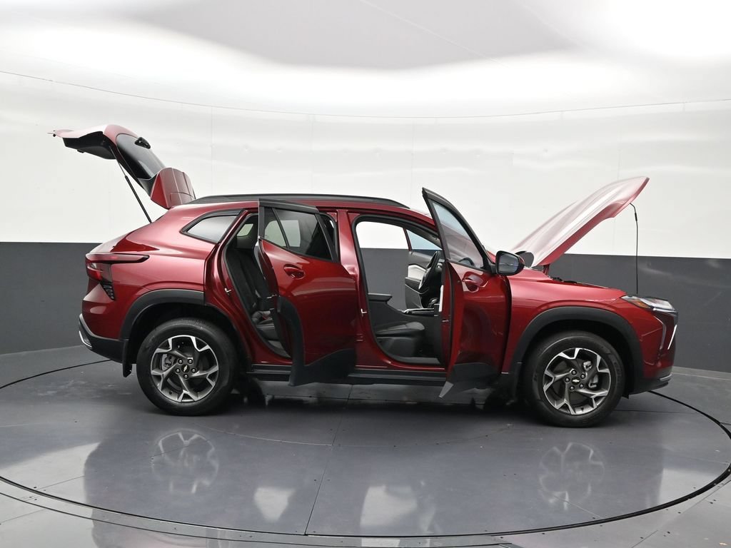 Used 2024 Chevrolet Trax LT FWD image 38