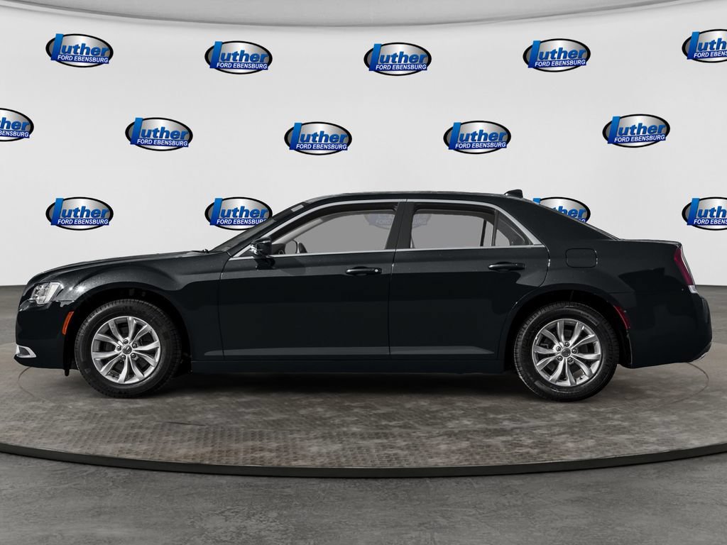 Used 2016 Chrysler 300 Limited RWD image 3
