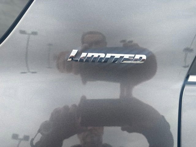 Used 2022 Toyota 4Runner Limited AWD/4WD image 15