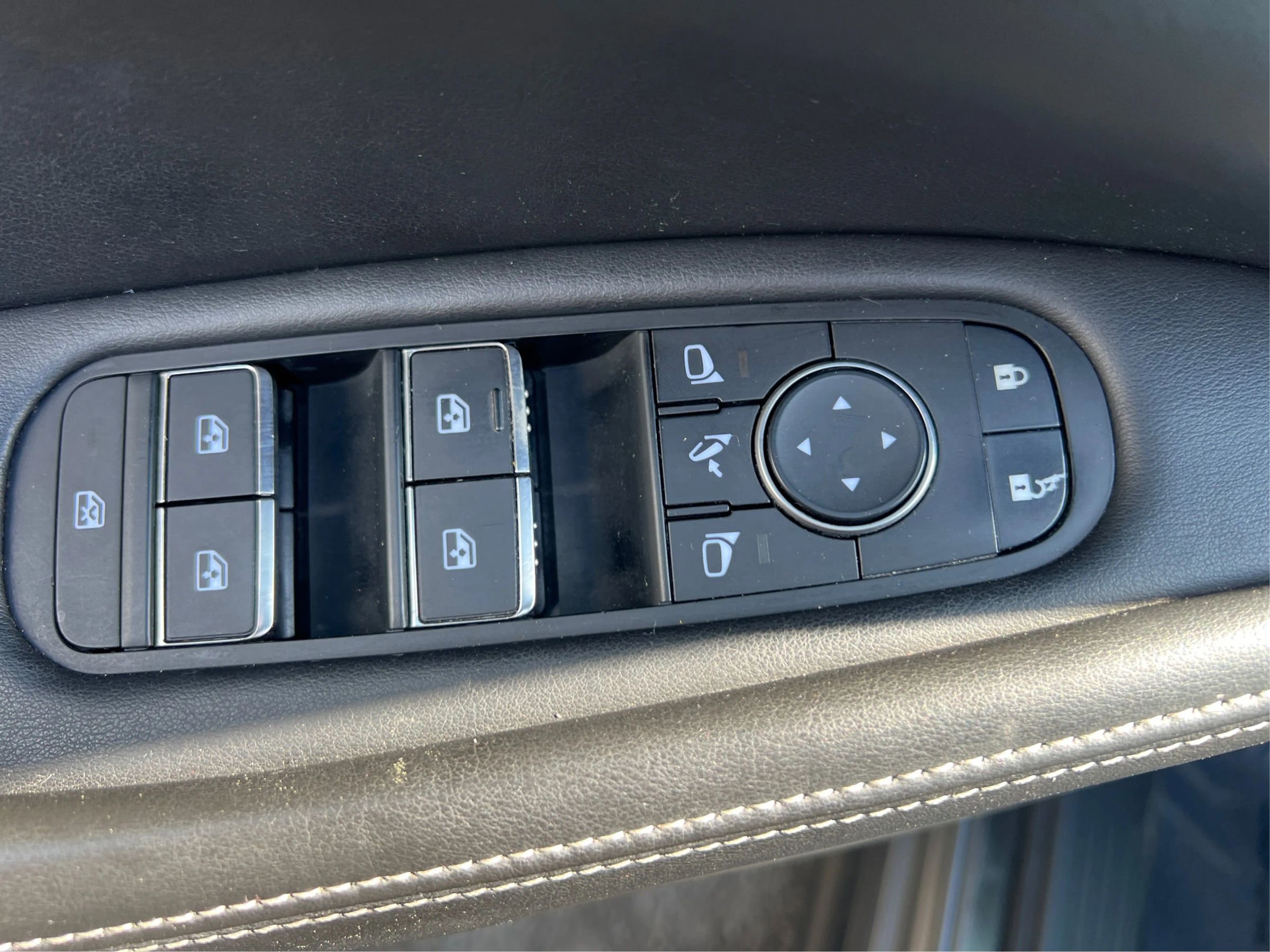 Used 2023 INFINITI QX60 Pure w/ Cargo Package image 32