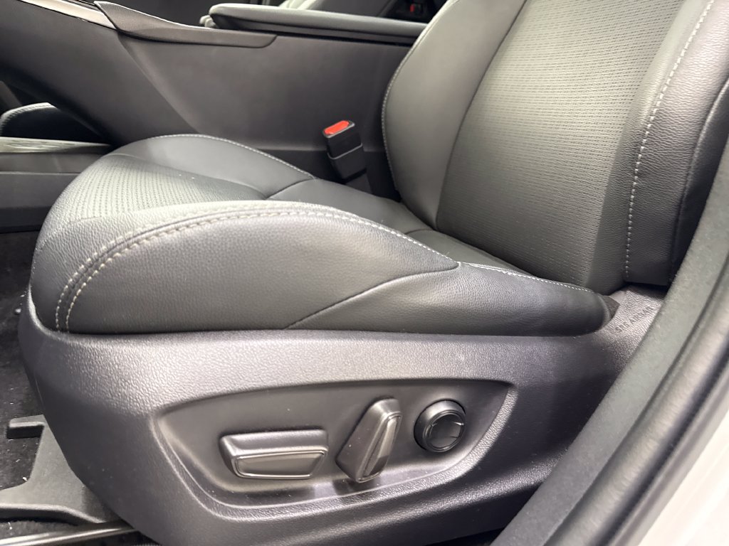 Used 2023 Subaru Solterra AWD image 15
