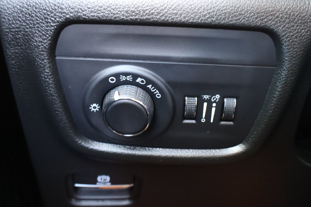 Used 2025 Jeep Grand Cherokee Altitude AWD/4WD image 27